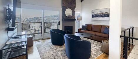 TV, fireplace