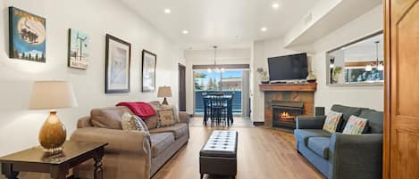 TV, fireplace