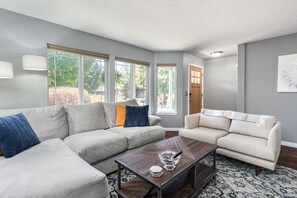 Televisión y chimenea 