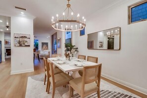 Dining - Seaside Chic - Near Beach; Spa; Game Room; Rooftop (San Diego)