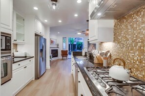 Fridge, microwave, oven, stovetop - Seaside Chic - Near Beach; Spa; Game Room; Rooftop (San Diego)