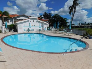 صورة غير مصنفة، 2 من 30، زرّ