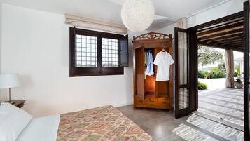 2 Schlafzimmer, Schreibtisch, Bügeleisen/Bügelbrett, Reisekinderbett