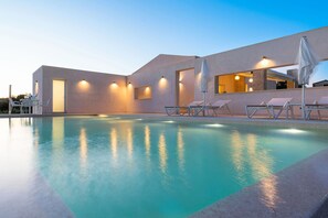 Pool - Stunning private villa for 4 guests with private pool, A/C, WIFI, TV, terrace and panoramic view (Rosolini)