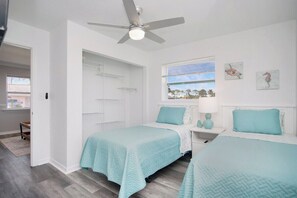2 habitaciones, tabla de planchar con plancha, cuna de viaje y wifi 