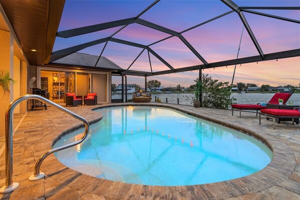 A heated pool - LAKE LIVING! BREATHTAKING VIEW! - Kayaks and Heated Pool - Villa Lake Life - Roelens (Cape Coral)