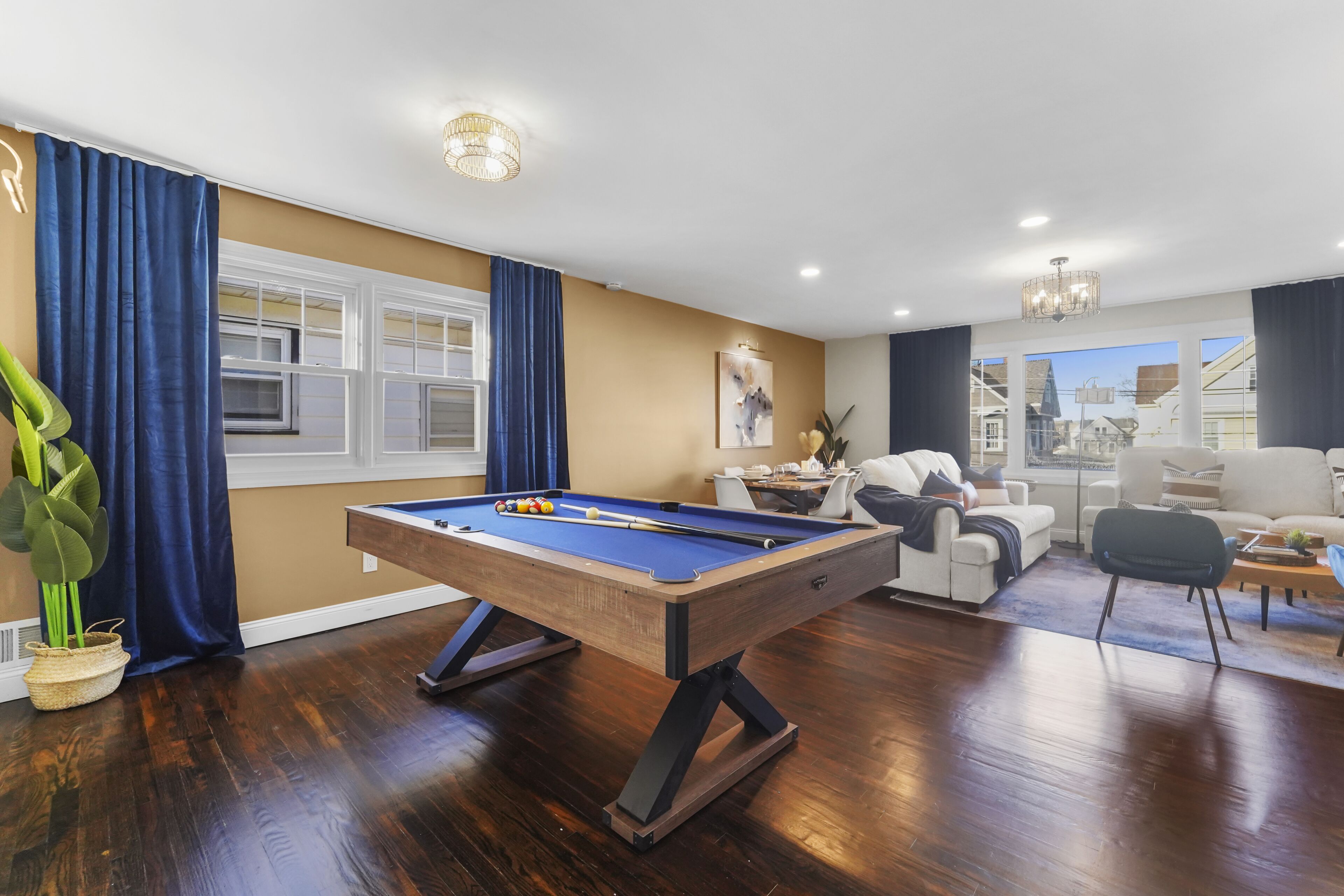 Train 2min walk, Free Parking, Pool Table & NYC 30min