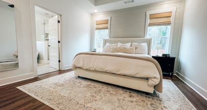 Charming home perfect for Master's week - accessible to the National.