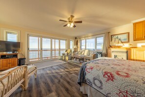 1 bedroom, in-room safe, iron/ironing board, free WiFi