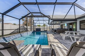 Pool - Anchors Away - Pool with Spa - Garage Game Room (Cape Coral)