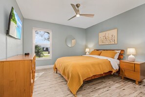 4 bedrooms, iron/ironing board, WiFi, bed sheets - Anchors Away - Pool with Spa - Garage Game Room (Cape Coral)