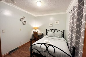 4 quartos, ferros/tábuas de passar roupa, Wi-Fi, roupa de cama