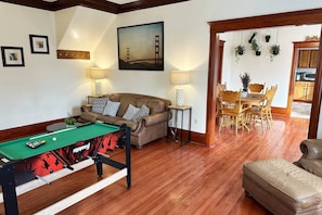 Televisión, futbolito y tenis de mesa