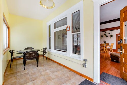 Victorian Home: Cozy 1st Floor Apartment Near Downtown