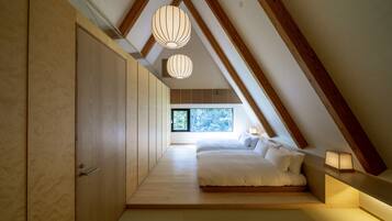 Luxury Condo | 3 bedrooms, free WiFi, bed sheets