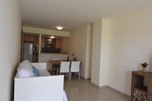 Interior - Tourist Apartment in Roses, Costa Brava! Equipped Kitchen, Private Terrace, Near the Beach. Book your Vacation Now! (Roses)