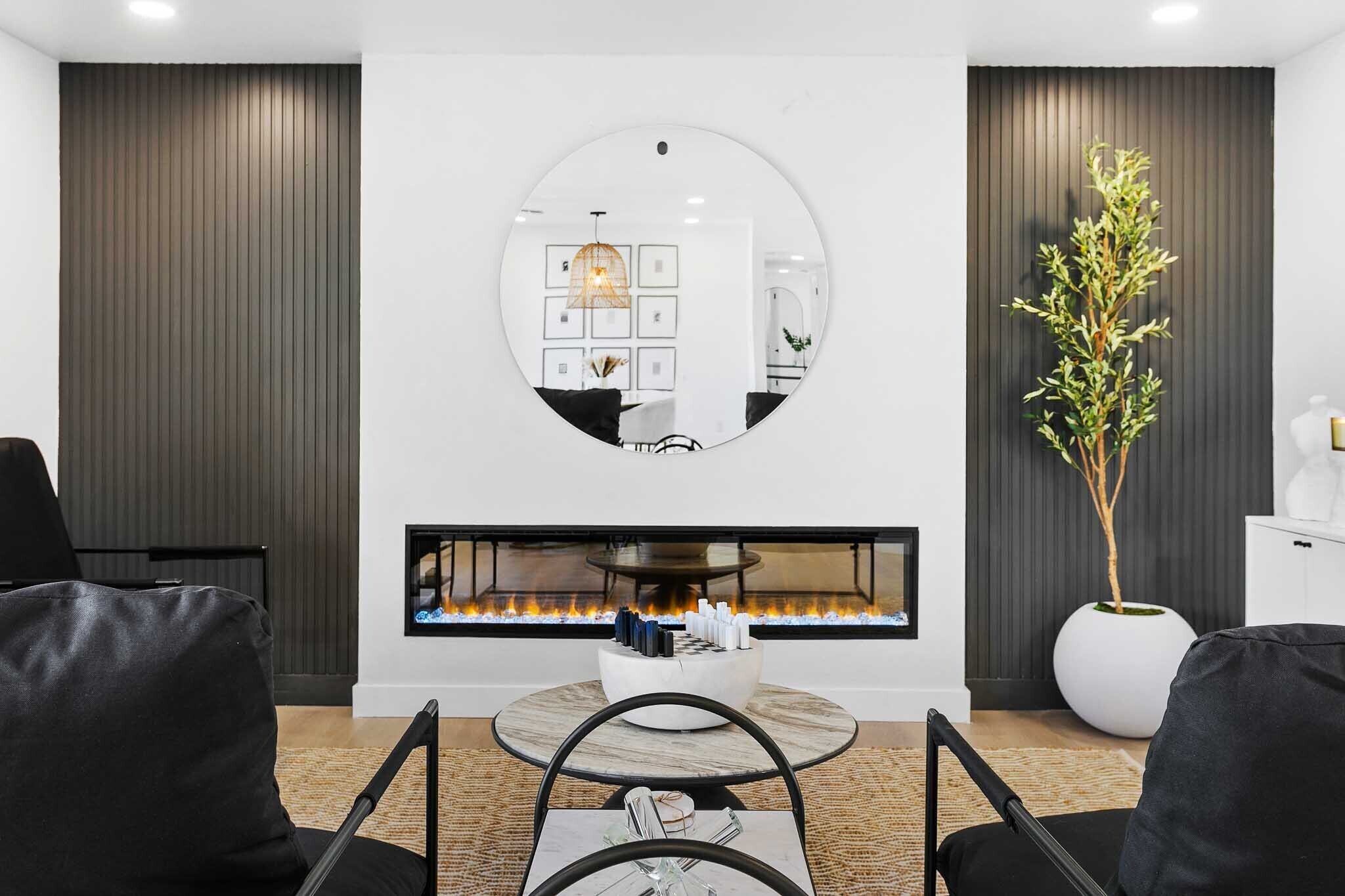 Remodeled+Modern+3 br+office+KingBeds+CloseToShopping