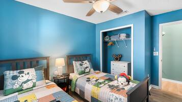 3 slaapkamers, een strijkplank/strijkijzer, reisbedje, gratis wifi