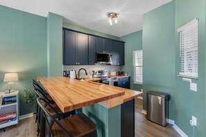 Fridge, microwave, oven, stovetop - Enchanted Island Villa - 5 miles from Disney, Newly Renovated, Resort Community (Kissimmee)