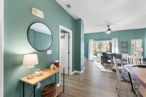 تلفزيون ذكي، ألعاب فيديو، كُتُب