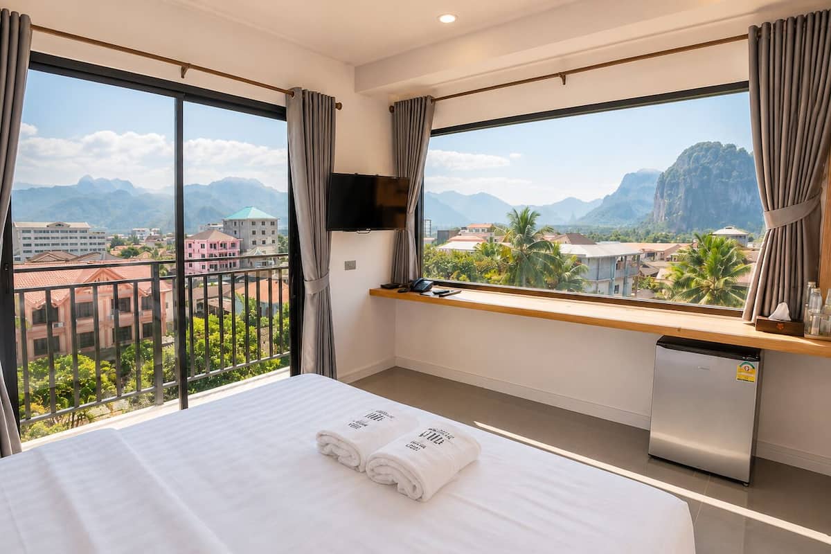 Standard Suite | Minibar, desk, rollaway beds (surcharge), WiFi (free)