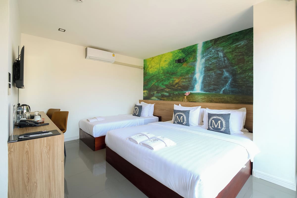 Family Room | Minibar, desk, rollaway beds (surcharge), WiFi (free)