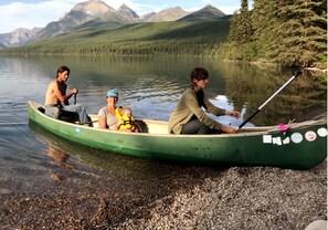 Shower, hair dryer, towels, soap - Glamping tent 1, remote with Glacier Park Mountain views. 5mins from Polebridge  (Polebridge)