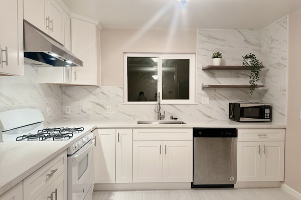 Microwave, oven, cookware/dishes/utensils, spices