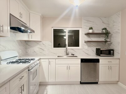 7 minutes away from SFO！Experience a freshly remodeled modern tranquil residence