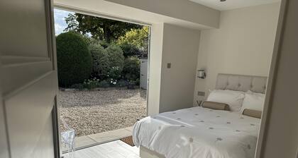 Beautiful 1-Bed Studio in Bourne end