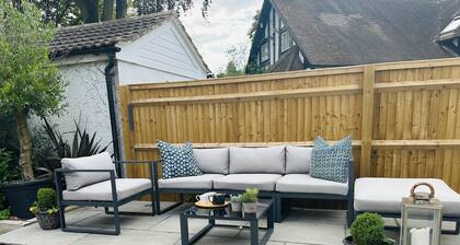 Beautiful 1-Bed Studio in Bourne end