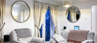 1-Bed Apt, Sleeps 2, 20 min walk to Centre