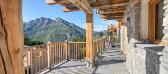 Chalet Merveille Ski In - Ski Out, Sauze d'Oulx, Italy