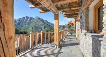 Chalet Merveille Ski In - Ski Out, Sauze d'Oulx, Italy