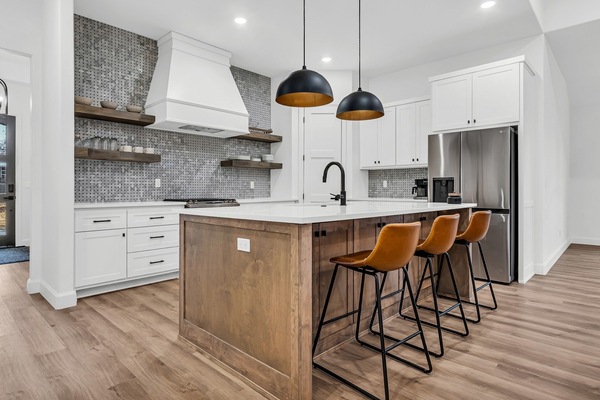 KITCHEN ISLAND WITH BARSTOOLS