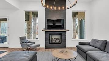 Smart TV, fireplace