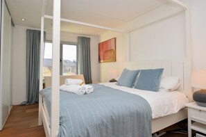 3 habitaciones, tabla de planchar con plancha, wifi y ropa de cama