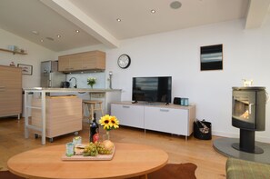 Fridge, microwave, oven, stovetop - Old Fire Station - Picturesque & stunning coastal views (Tighnabruaich)