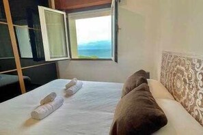 2 bedrooms, iron/ironing board, travel cot, free WiFi