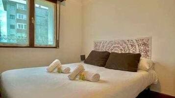 2 makuuhuonetta, silitysrauta/-lauta, vauvan matkasänky, ilmainen Wi-Fi