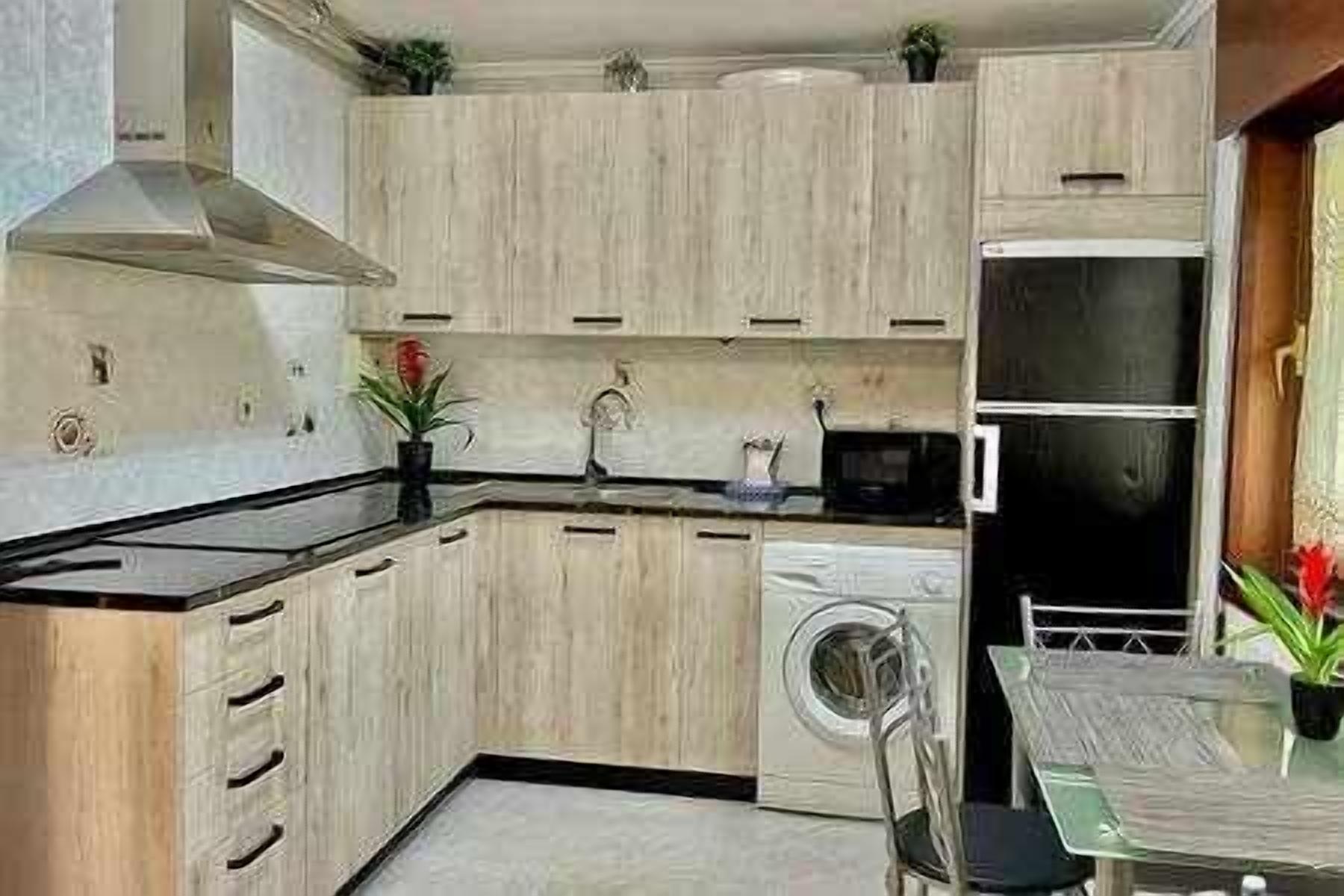 Een koelkast, een microgolfoven, een broodrooster