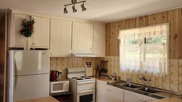 Refrigerador, microondas, horno y tostadora