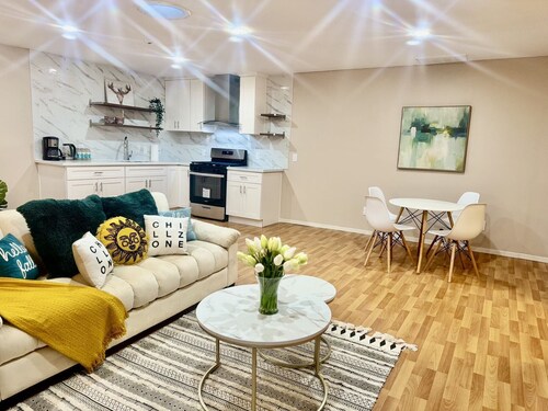 20%OFF! Chic Home with Expansive big Backyard