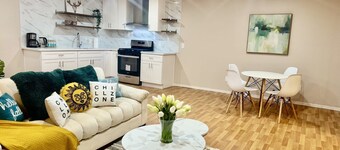 20%OFF! Chic Home with Expansive big Backyard