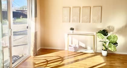 20%OFF! Chic Home with Expansive big Backyard