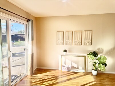 20%OFF! Chic Home with Expansive big Backyard