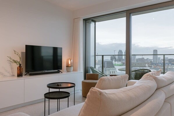 TV, stereo, offices - Stylish New Apartment with Harbor View (Oostende)