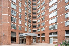 Exterior - Hip Kips Bay 1BR w/ Doorman, W/D & Gym, nr Hospital (Midtown)