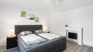 3 bedrooms, free WiFi, bed sheets