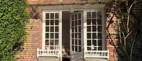 تفاصيل الفندق من الخارج